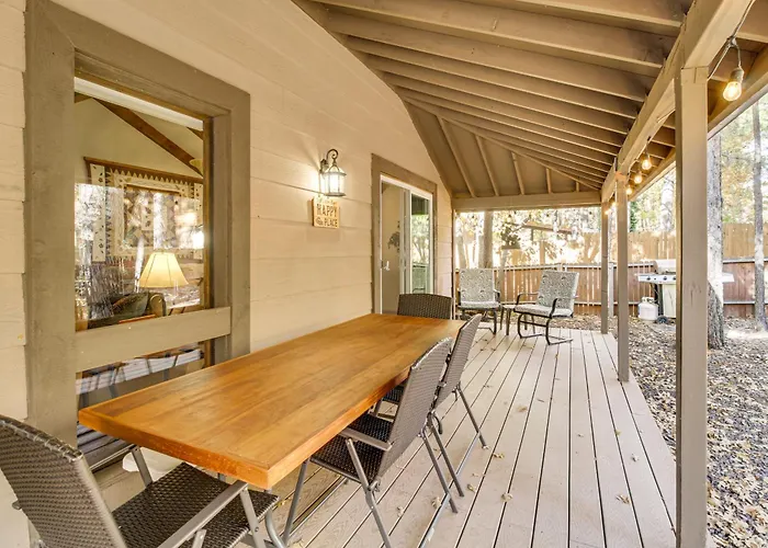 Holiday home Spacious W/ Deck: 7 Mi To Show Low!