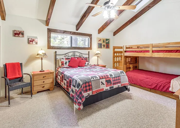 Spacious W/ Deck: 7 Mi To Show Low! Indian Pine