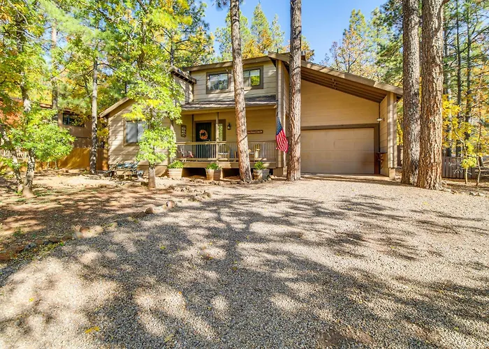 Spacious W/ Deck: 7 Mi To Show Low!