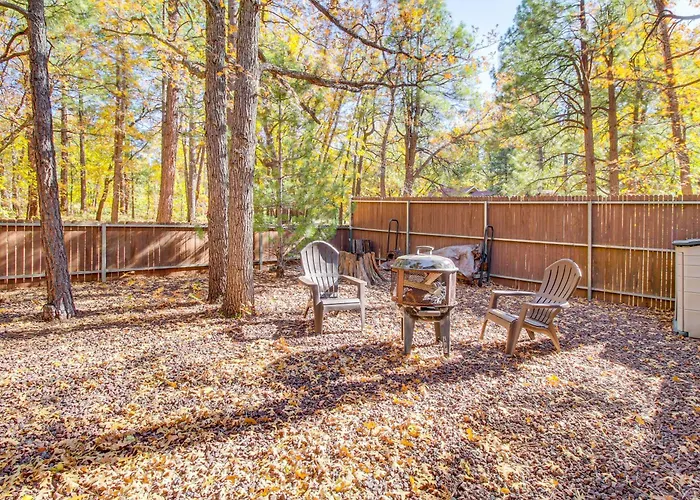 Spacious W/ Deck: 7 Mi To Show Low! *